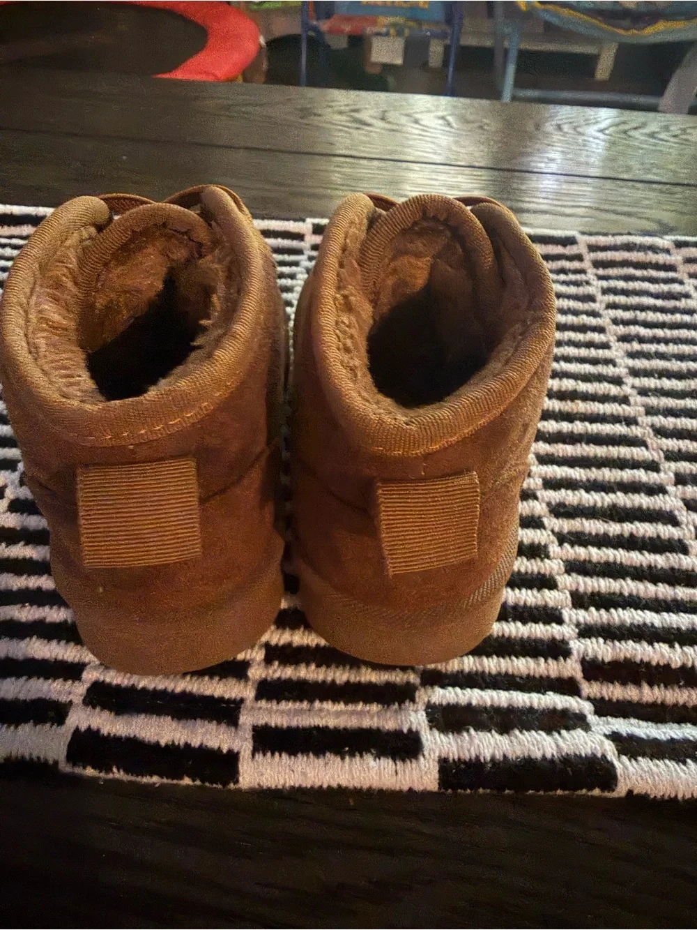 Boys Hurley sherpa lined boots size 9 very good condition.